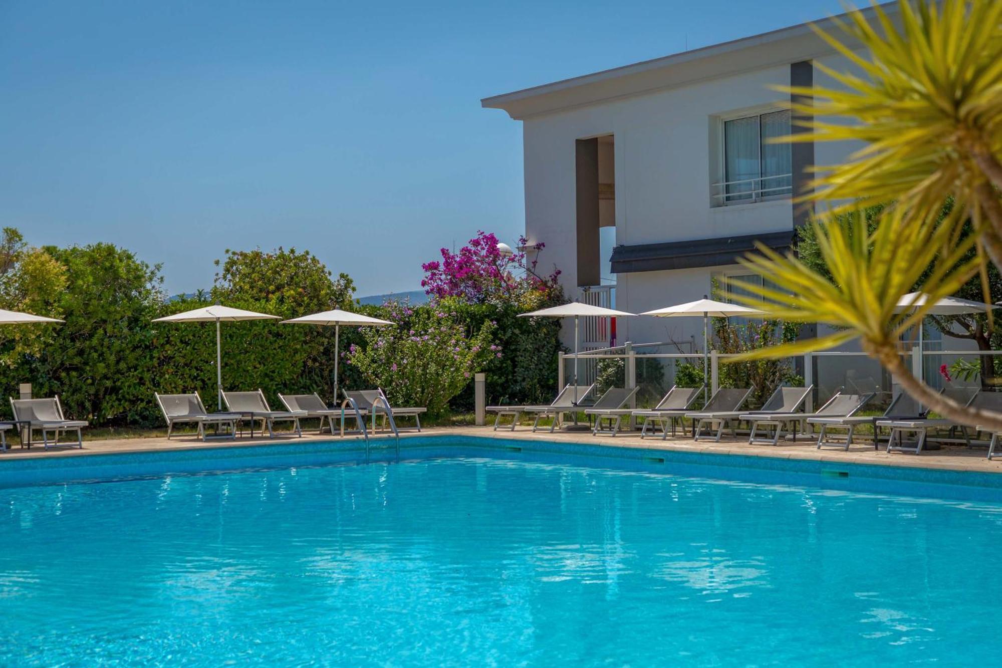 Best Western Plus La Marina Saint-Raphaël Exterior foto