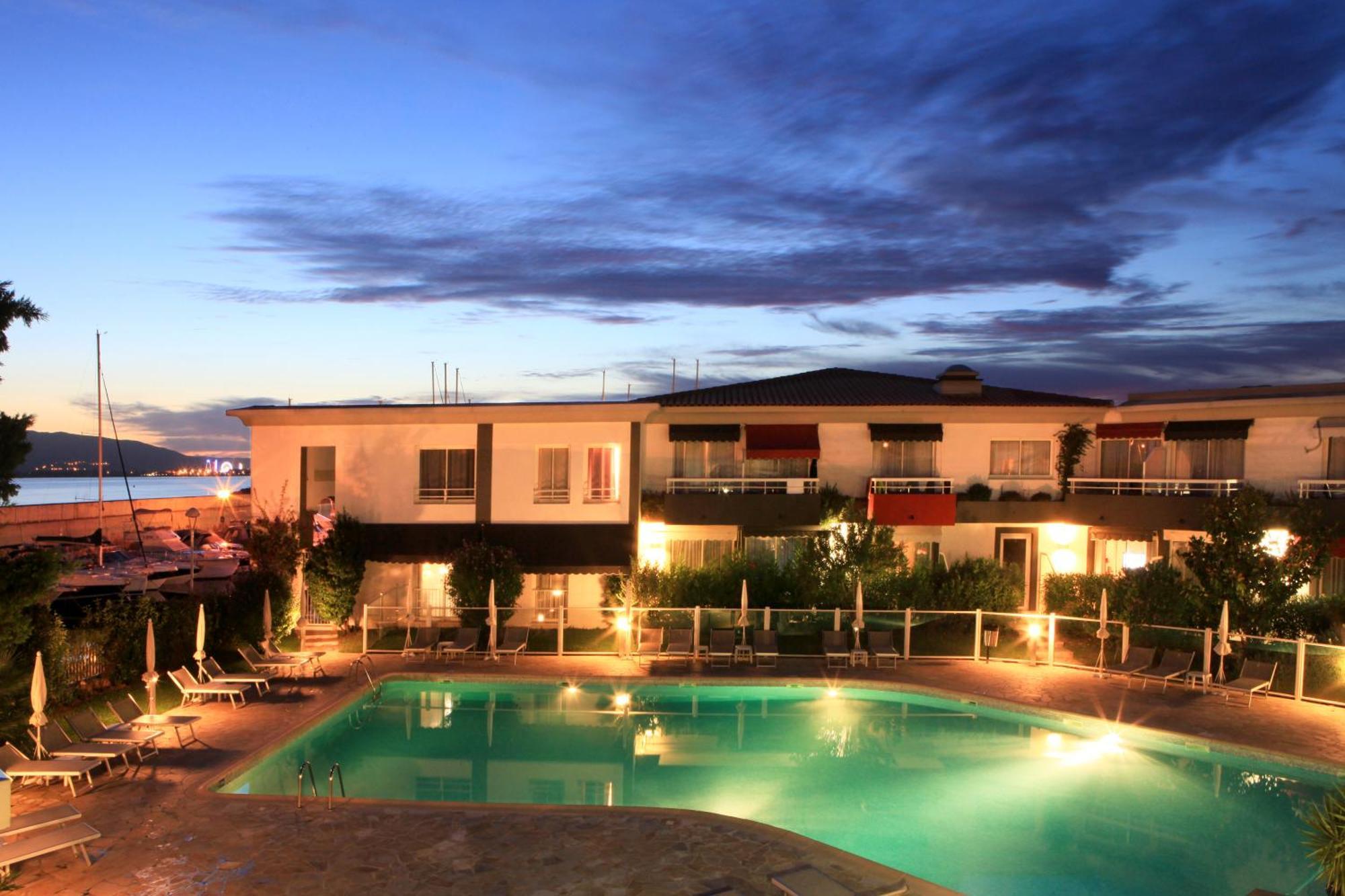 Best Western Plus La Marina Saint-Raphaël Exterior foto